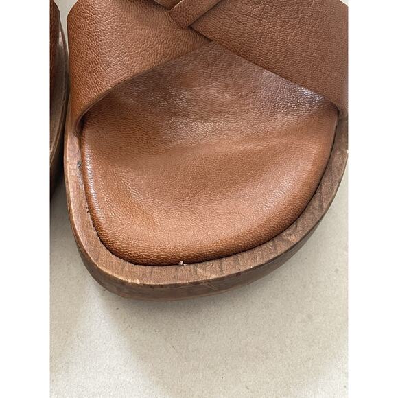 J. Crew Sandals Flats Shoes Thongs Leather Wooden Brown FLAW - Picture 4 of 11